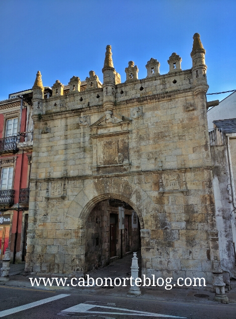 Puerta de Carlos V de Viveiro