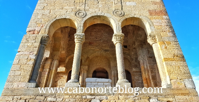 Arcos en la Iglesia de Santa María del Naranco