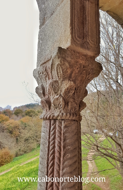 Capitel en la Iglesia de Santa María del Naranco