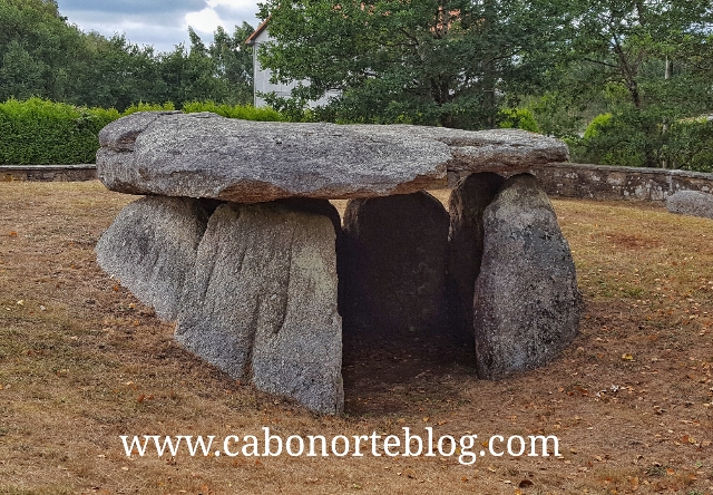 Dolmen de Cabaleiros (Tordoia)