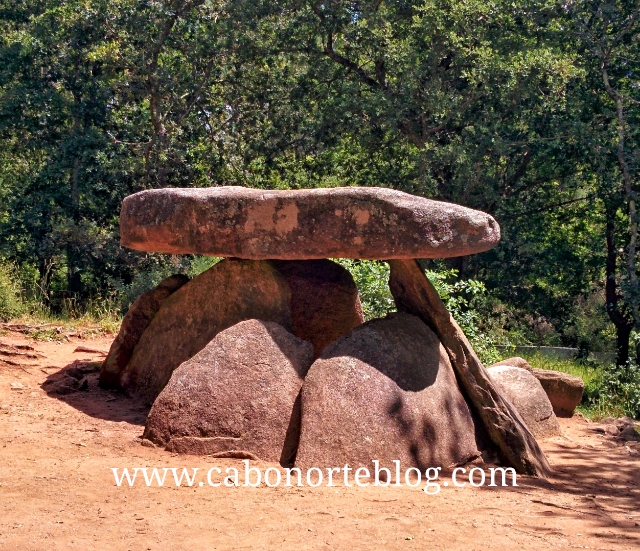 Dolmen de Axeitos (Ribeira)