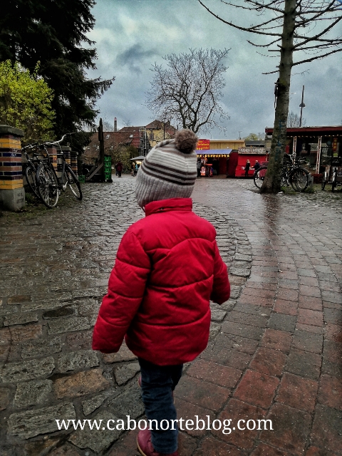 Entrando en el Barrio de Christiania, Dinamarca