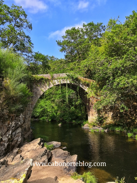 Ponte sobre o Río Deza