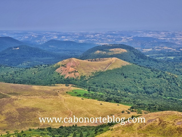 Volcanes de la auvernia desde Puy de Dôme